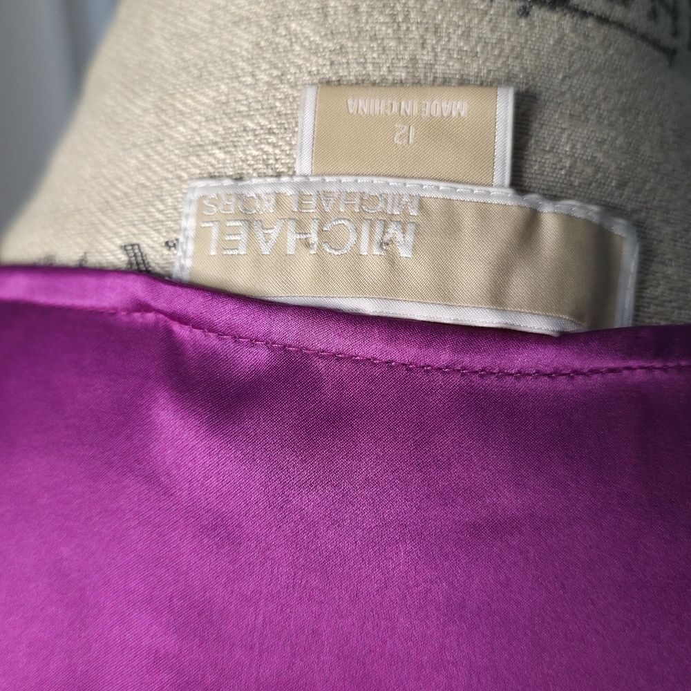MICHAEL Michael Kors Satin Short-Sleeve Blouse in Fuchsia - Picture 4 of 7